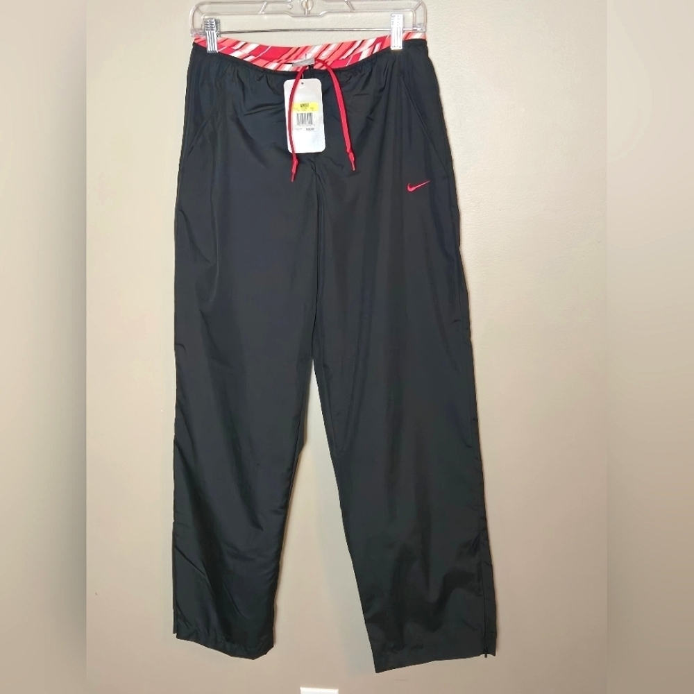 Women's Vintage Y2K Nike‎ Deadstock Windbreaker Streetwear Gorpcore Pants, Small